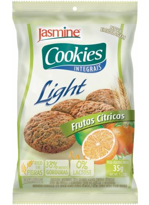 FRUTAS CITRICAS.png - Cookies Integrais Light Frutas CítricasRico em fibrasLivre de Gorduras Trans33% Menos açúcar38% Menos gordura Ingredientes: Farinha de trigo integral, farinha de trigo fortificada com ferro e ácido fólico, óleos vegetais (palma, milho e girassol), milho integral em pó, amido de milho, flocos de limão, flocos de laranja, tangerina desidratada, maltodextrina, sal, edulcorantes naturais maltitol e glicosídeo de esteviol, agentes de crescimento (fosfato monocálcico, bicarbonato de sódio, bicarbonato de amônio), estabilizante natural lecitina de soja, aroma e corante natural caramelo.CONTÉM GLÚTENDisponível na versão: 35g 